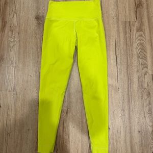 Set active chartreuse workout set